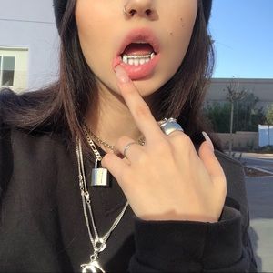 Meet your Posher, Perla